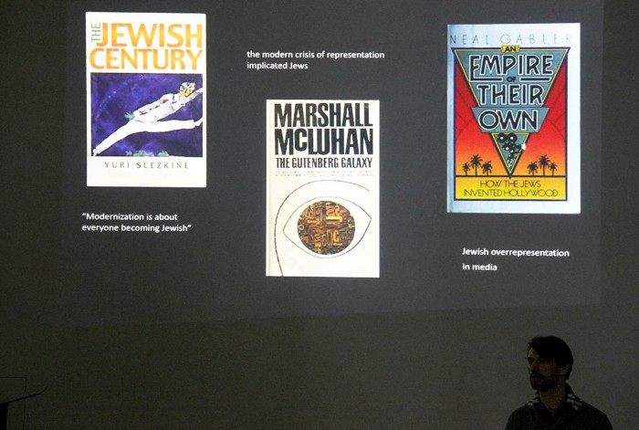 Karol podczas prezentacji